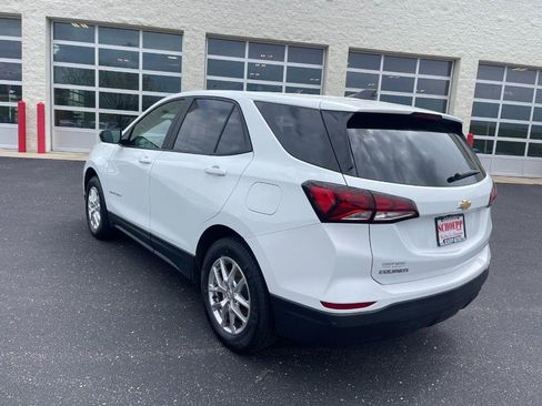 Used 2022 Chevrolet Equinox LS AWD/4WD image 4