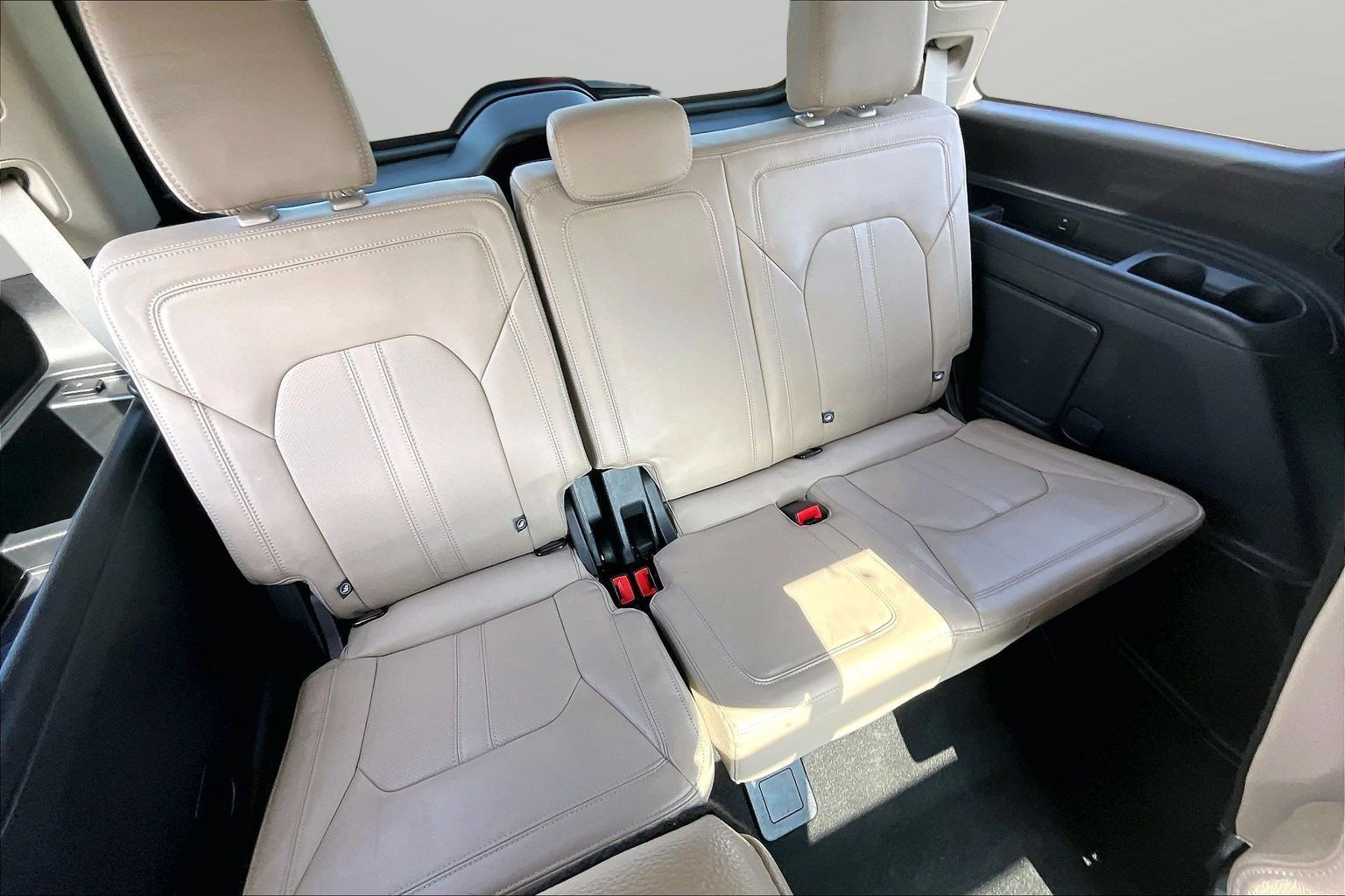 Used 2024 Ford Expedition Limited AWD/4WD image 19