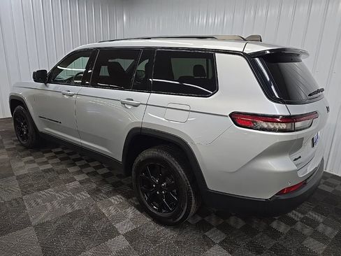 Used 2024 Jeep Grand Cherokee L Laredo AWD/4WD image 9