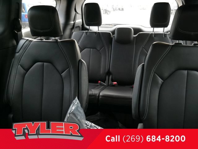 New 2027 Chrysler Pacifica Select FWD image 39