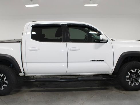 Used 2022 Toyota Tacoma TRD Off-Road w/ Technology Package image 12
