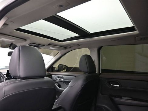 Used 2023 Nissan Rogue SL image 31