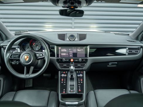 Certified 2023 Porsche Macan AWD/4WD image 17