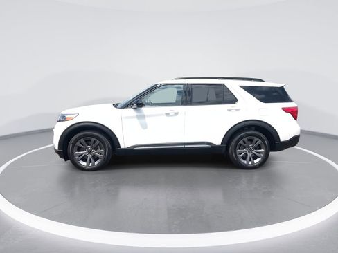Used 2022 Ford Explorer XLT w/ Equipment Group 202A AWD/4WD image 5