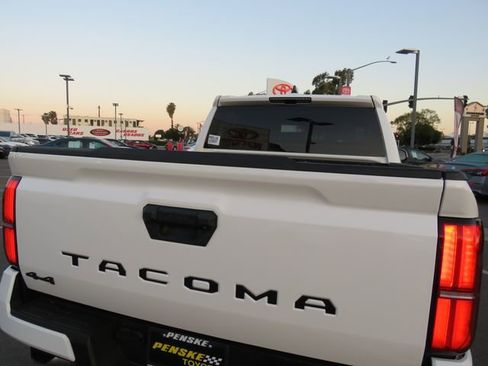 Certified 2025 Toyota Tacoma TRD Off-Road image 13