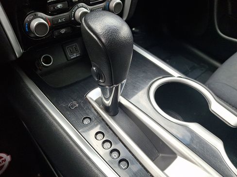 Used 2018 Nissan Pathfinder SV image 14