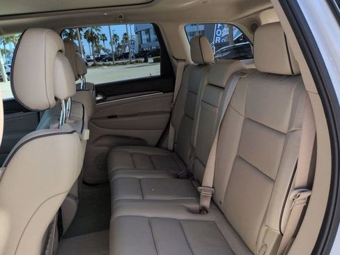 Used 2021 Jeep Grand Cherokee Overland w/ Trailer Tow Group IV image 14