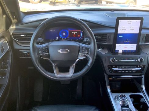 Used 2020 Ford Explorer Platinum w/ Premium Technology Package AWD/4WD image 5