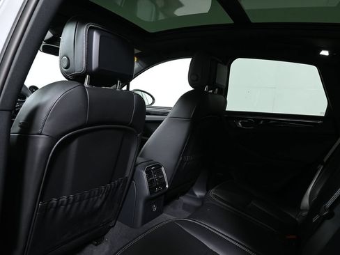 Used 2025 Porsche Macan Turbo AWD/4WD image 8