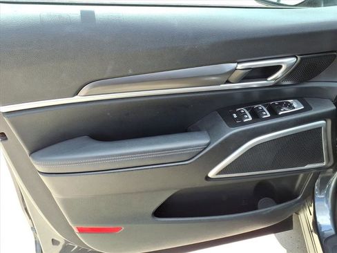 Used 2024 Kia Telluride LX image 11