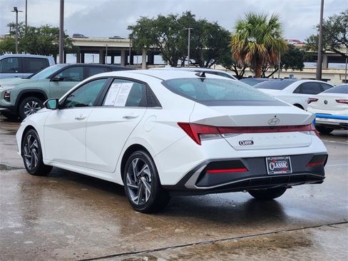 Used 2025 Hyundai Elantra SEL image 5