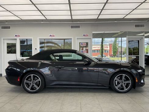 Used 2024 Ford Mustang Convertible RWD image 4