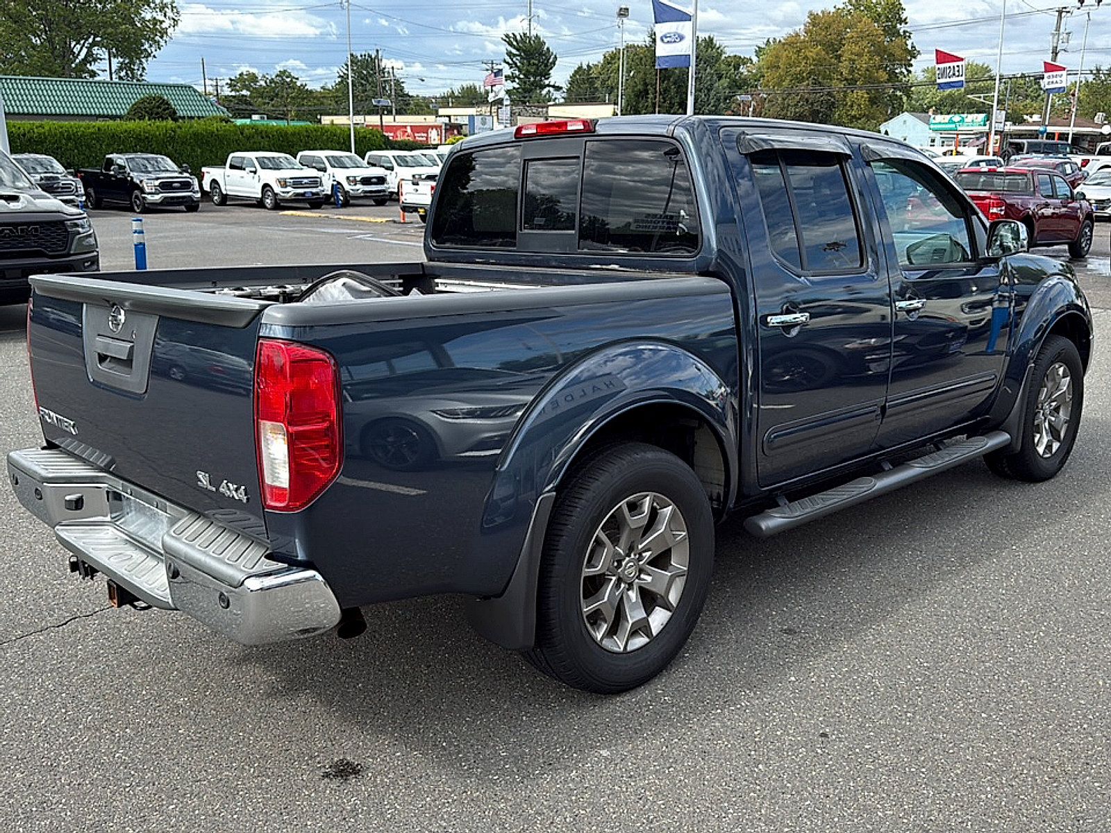 Used 2015 Nissan Frontier SL w/ Moonroof Package AWD/4WD image 5