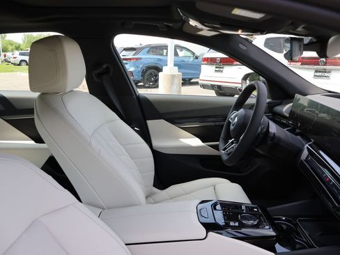 New 2027 BMW 530i xDrive w/ M Sport Package AWD/4WD image 8