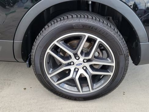 Used 2017 Ford Explorer Sport w/ Equipment Group 401A AWD/4WD image 17