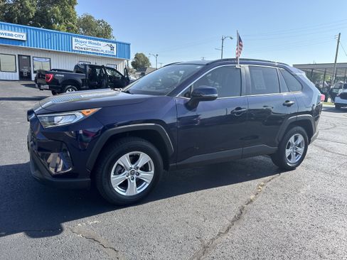 Used 2019 Toyota RAV4 XLE image 2