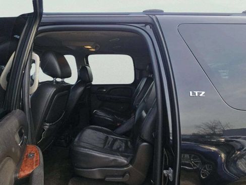 Used 2009 Chevrolet Suburban LTZ image 7