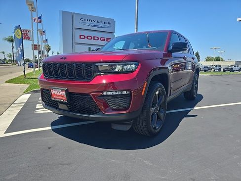 New 2025 Jeep Grand Cherokee Limited w/ Black Appearance Package image 21