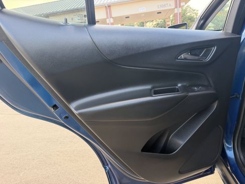 Used 2019 Chevrolet Equinox LT FWD image 18