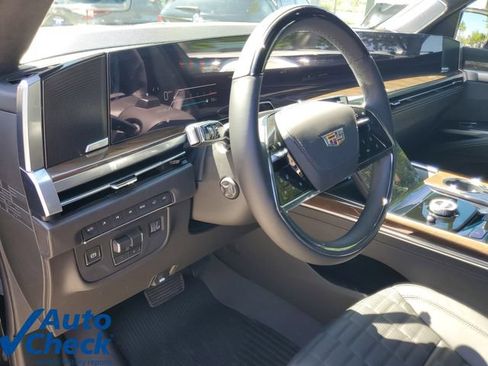 Certified 2026 Cadillac Escalade Platinum Sport w/ LPO, ONYX Package AWD/4WD image 19