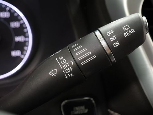 Used 2019 GMC Acadia SLT w/ LPO, Floor Liner Package FWD image 17