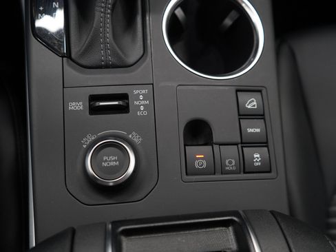 Used 2025 Toyota Highlander XSE AWD/4WD image 27