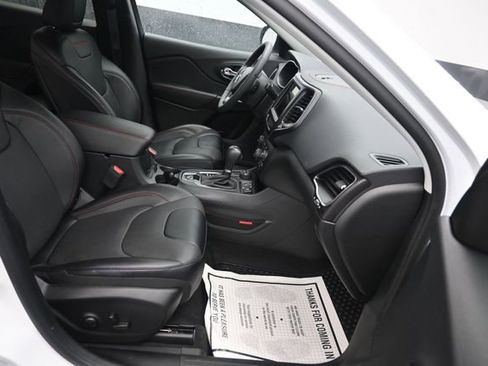 Used 2022 Jeep Cherokee Trailhawk w/ Premium Leather Package AWD/4WD image 9