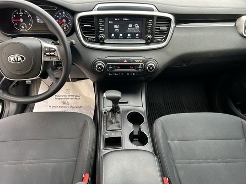 Used 2019 Kia Sorento LX image 19