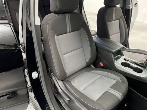 Used 2025 Chevrolet Blazer LT FWD image 22