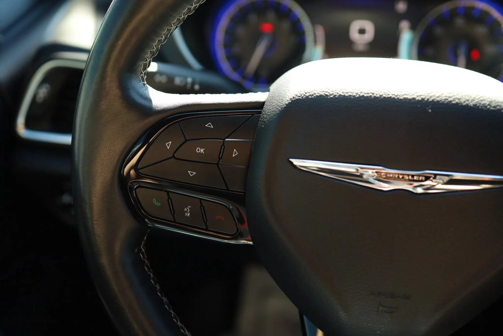 Used 2019 Chrysler Pacifica Touring-L w/ Advanced Safetytec Group FWD image 19