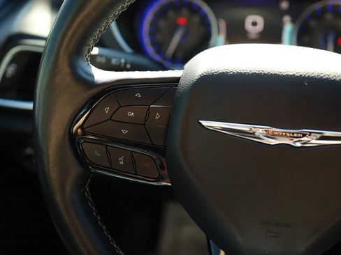 Used 2019 Chrysler Pacifica Touring-L w/ Advanced Safetytec Group FWD image 19