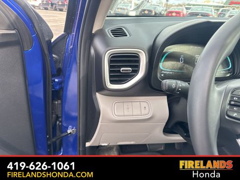 Used 2025 Hyundai Venue SEL image 18