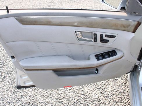 Used 2011 Mercedes-Benz E 350 4MATIC Sedan image 21