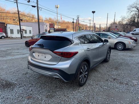 Used 2018 INFINITI QX30 Premium w/ Navigation Package image 7