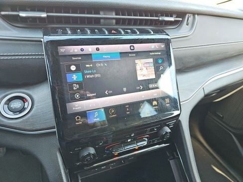 Used 2023 Jeep Grand Cherokee Limited w/ Black Appearance Package image 23