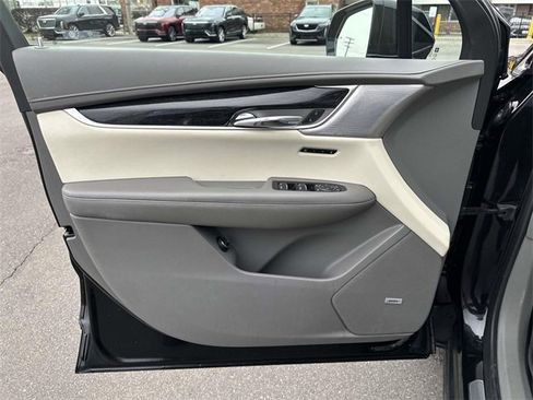 Used 2021 Cadillac XT6 Premium Luxury image 16