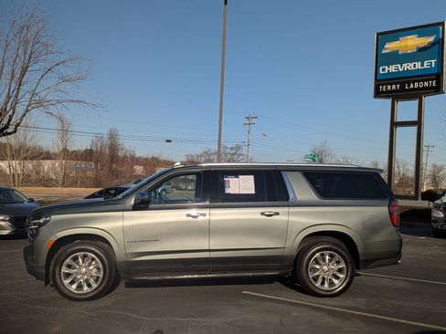 Used 2024 Chevrolet Suburban Premier image 6