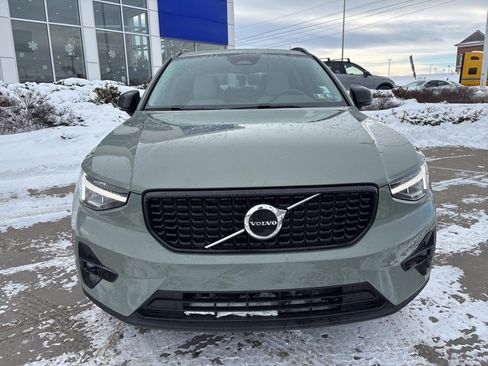 Used 2023 Volvo XC40 B5 Plus w/ Protection Package Premier image 3