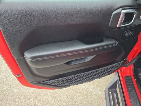 Used 2019 Jeep Wrangler Unlimited Sahara image 15