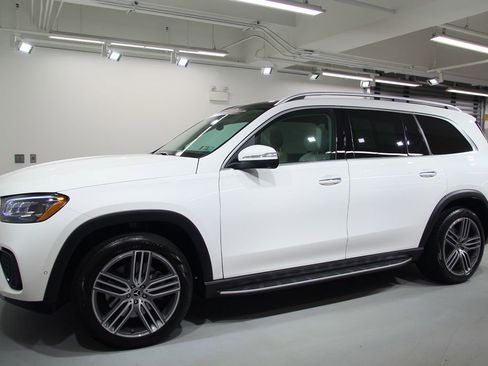 Certified 2026 Mercedes-Benz GLS 450 4MATIC image 4