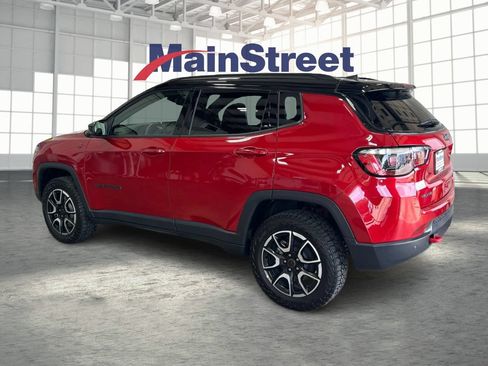 Used 2025 Jeep Compass Trailhawk AWD/4WD image 3