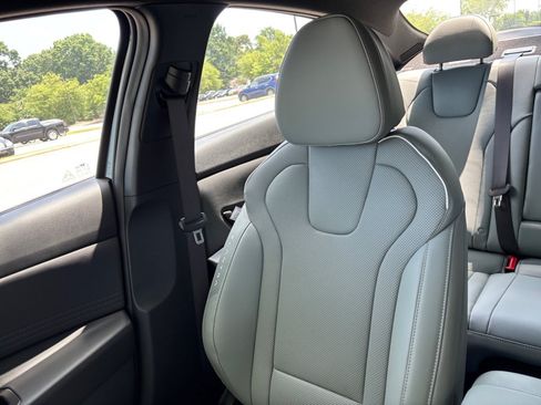 Certified 2025 Hyundai Elantra Limited FWD image 29