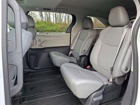 Certified 2024 Toyota Sienna XLE image 10