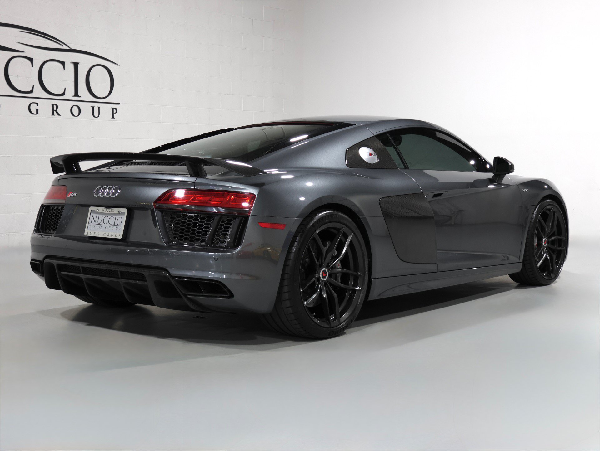 Used 2017 Audi R8 V10 plus AWD/4WD image 4
