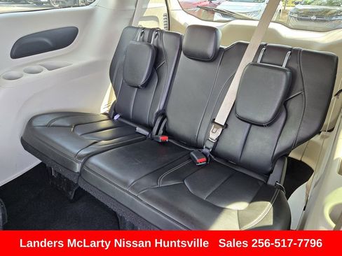 Used 2023 Chrysler Pacifica Touring-L FWD image 14