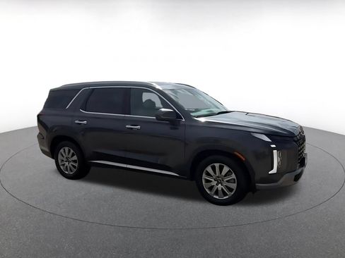 Used 2024 Hyundai Palisade SEL FWD image 2