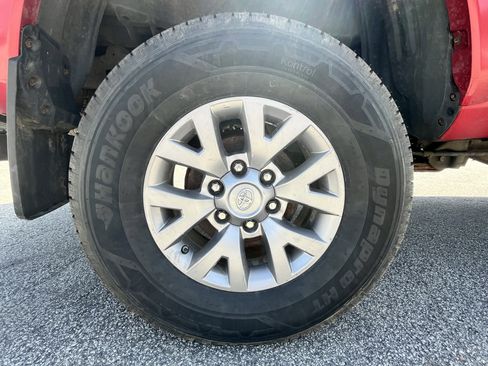 Used 2018 Toyota Tacoma SR5 image 12