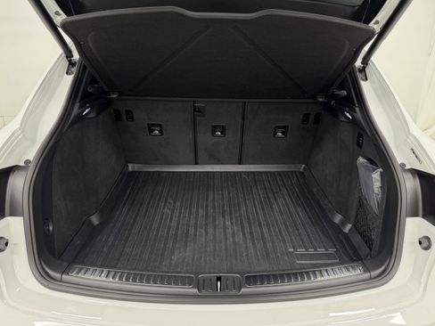 Certified 2024 Porsche Macan image 60