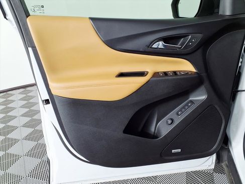 Used 2020 Chevrolet Equinox Premier image 16