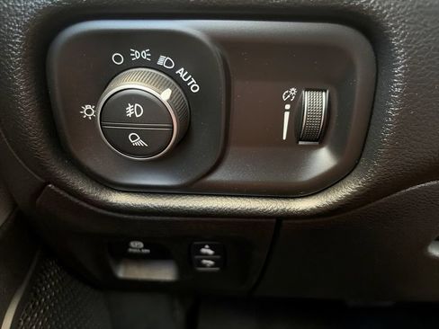 Used 2022 RAM 1500 Big Horn AWD/4WD image 18